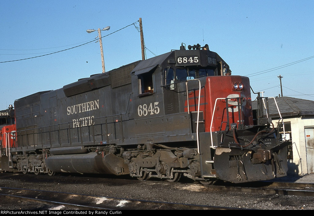 SP 6845 at Victoria